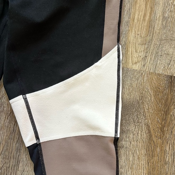Zella Womens Black, White, and Gray Leggings Size Small - Picture 7 of 8